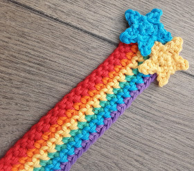 Create a Colorful Crochet Rainbow Bookmark – A Step-by-Step Guide for Book Lovers