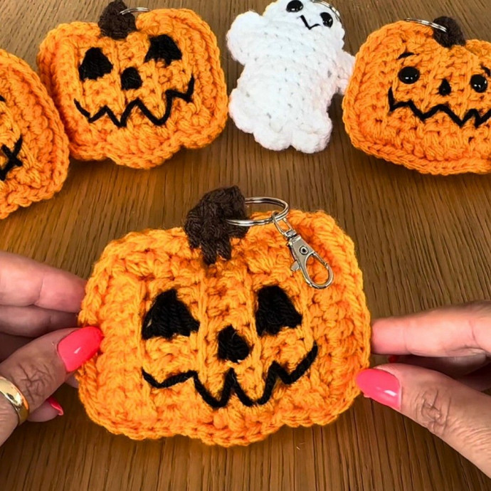 Crochet Jack O’ Lantern Keychain with Customizable Face