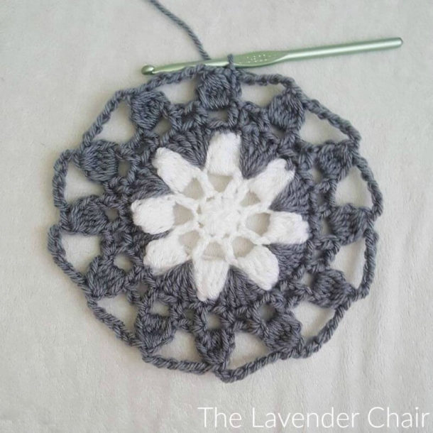 Create Stunning Crochet Ombre Flower Garden Square with this Easy Pattern