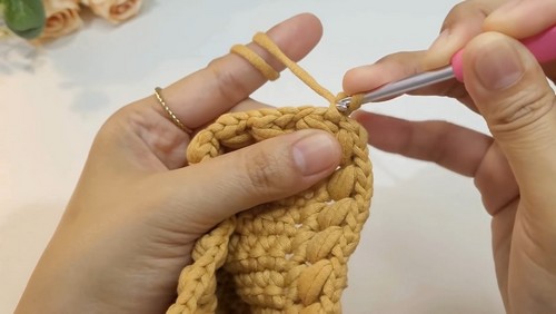 Create Your Own Stylish Crochet Coin Purse With Zipper - Step-by-Step Guide