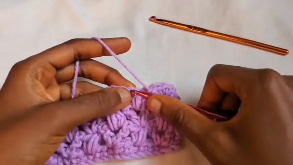 Create a Charming Crochet Top with Keyhole Design: A Step-by-Step Guide for Fashion Lovers