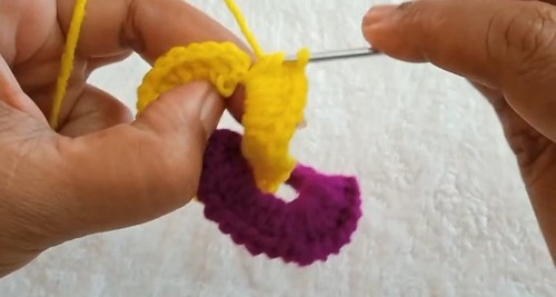 Create a Colorful Crochet Tricolor Keychain: Step-by-Step Guide