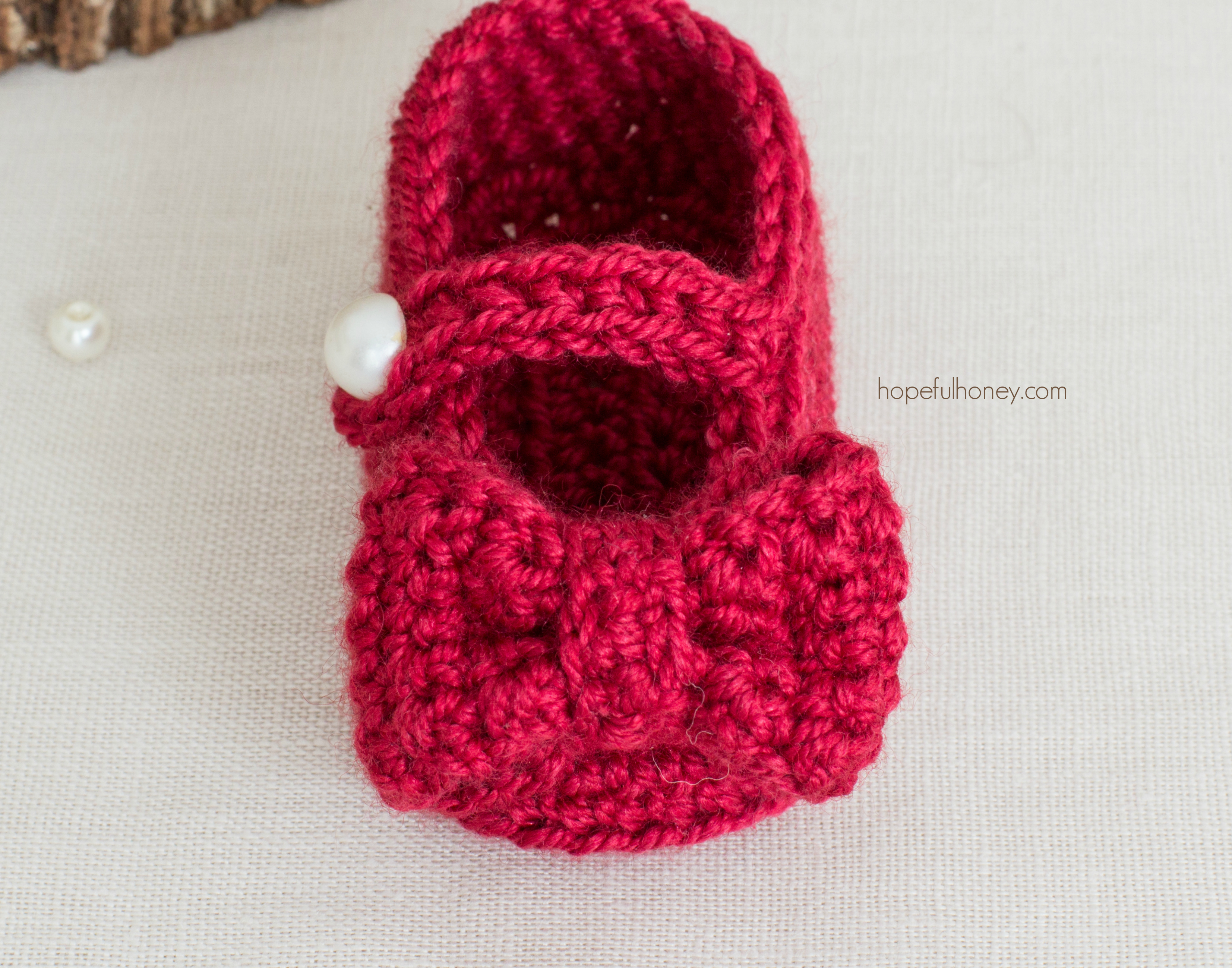 Adorable Crochet Ruby Red Mary Jane Booties for Infants - Perfect for Baby Fashionistas!