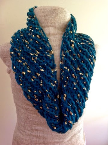 Cozy and Stylish Crochet Gold Leaf Cowl Pattern for Winter Elegance Cozy and Stylish Crochet Gold Leaf Cowl Pattern for Winter Elegance