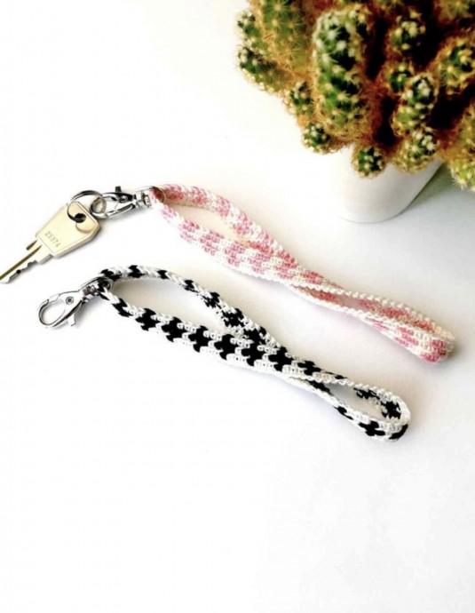 Crochet Two Tapestry Keychains (Free Pattern)