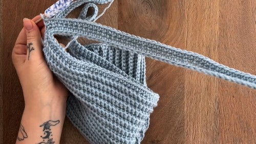 Create Your Own Vintage-Inspired Crochet Sailor Bonnet with This Step-by-Step Guide
