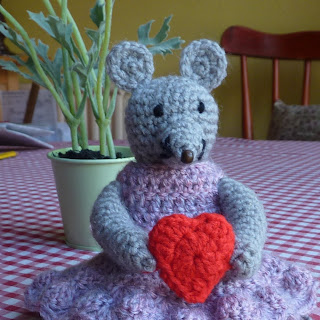 Create Your Own Charming Crochet Monica the Mouse – The Perfect Amigurumi Project