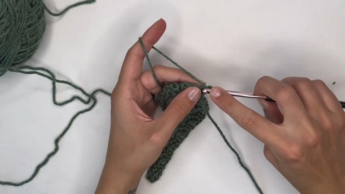 Craft a Beautiful Crochet Earring Holder to Showcase Your Jewelry Collection