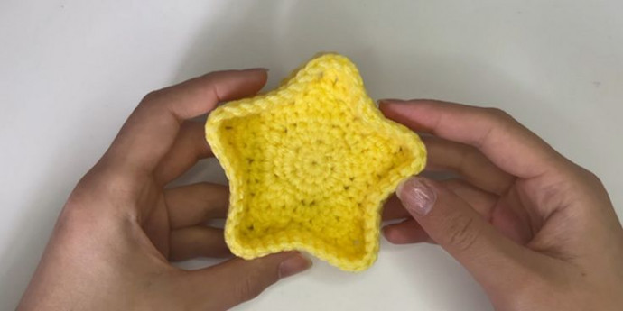 Create Your Own Charming Crochet Star Trinket Tray: A Step-by-Step Guide for Craft Enthusiasts