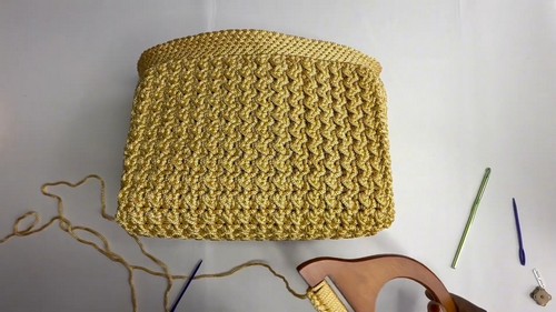 Create Your Stylish Crochet Wooden Handle Bag: A Step-by-Step Guide for Fashionable DIY Enthusiasts