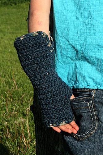 Crochet Bluesy Gauntlets