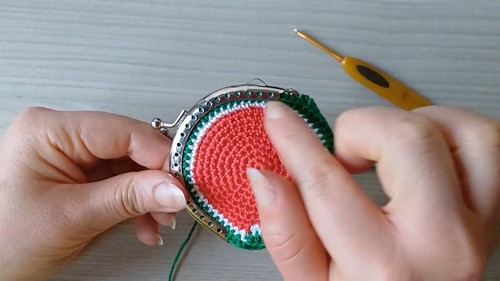 Create Adorable Crochet Coin Purses: A Complete Guide with Patterns and Instructions
