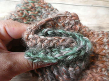 Create Your Own Crochet Twisted Ear-Warmer for Stylish Warmth and Comfort