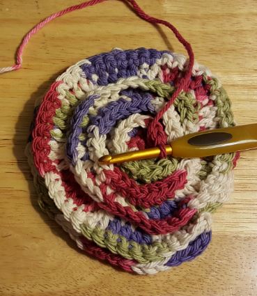 Create Your Own Crochet Wavy Layers Scrubbie: A Fun and Practical Addition to Your Cleaning Routine