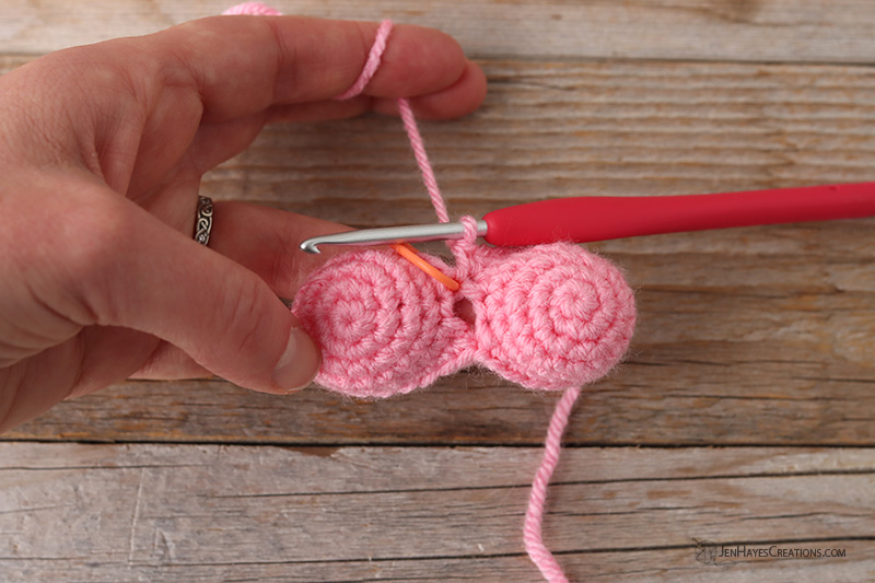 Create Your Adorable Crochet Puffy Heart Keychain: A Fun DIY Tutorial