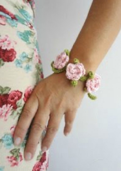 Petite Rose Necklace & Bracelet