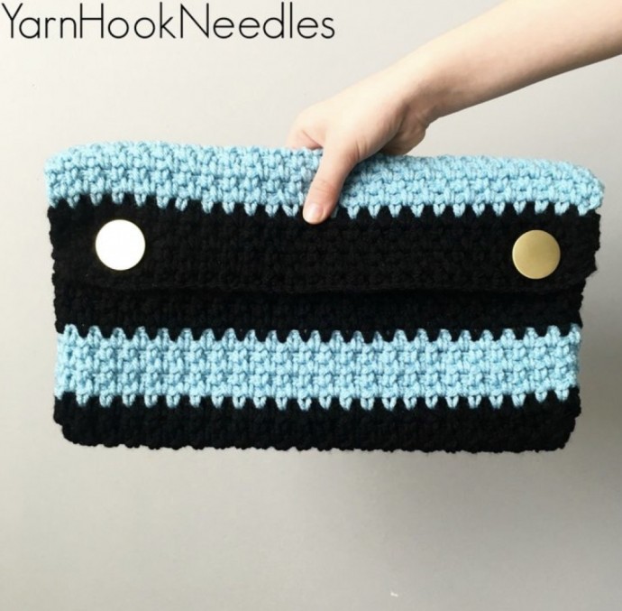 Moss Stitch Crochet Clutch