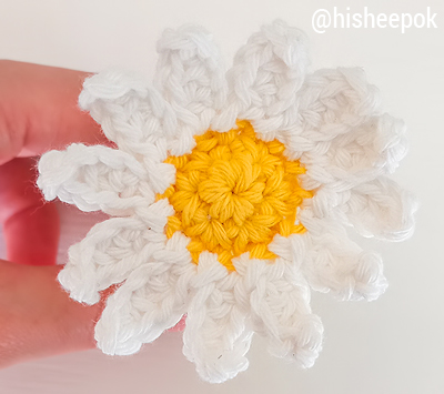 Create a Whimsical Crochet Flower Bouquet with a Cute Bee – A Step-by-Step Guide for Craft Enthusiasts