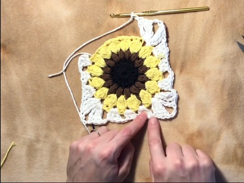 Create Your Own Beautiful Crochet Sunflower Bag – Step by Step Guide