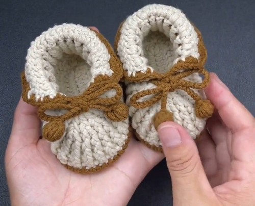 How to Crochet Adorable Baby Booties: A Step-by-Step Guide for Sweet Little Feet