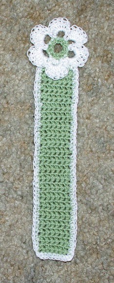 Create Your Own Spring Flower Bookmark: A Crochet Guide for Beginners and Experts