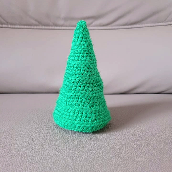 Create a Festive Crocheted Christmas Tree with a Beautiful Star on Top
