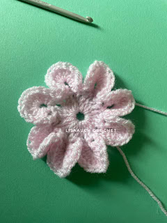 Create a Beautiful Granny Square with a Flower Center: Step-by-Step Guide for Beginners