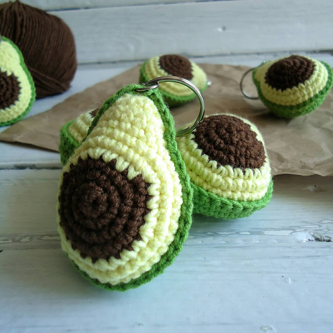 Create a Charming Crochet Avocado Keychain: Step-by-Step Amigurumi Guide