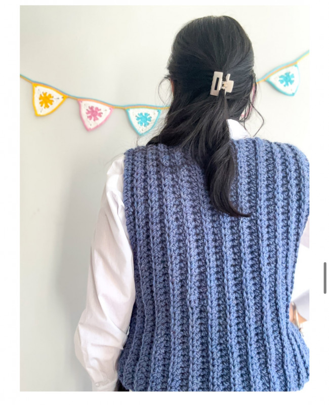 Crochet Simple V-neck Vest - A Stylish and Easy Project for All Skill Levels