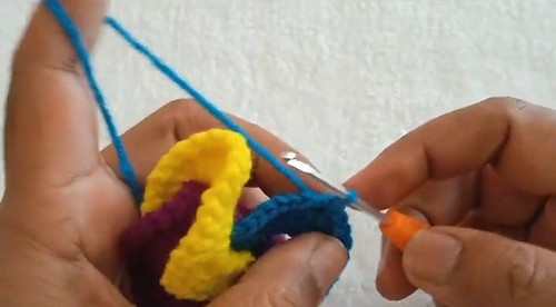 Create a Colorful Crochet Tricolor Keychain: Step-by-Step Guide