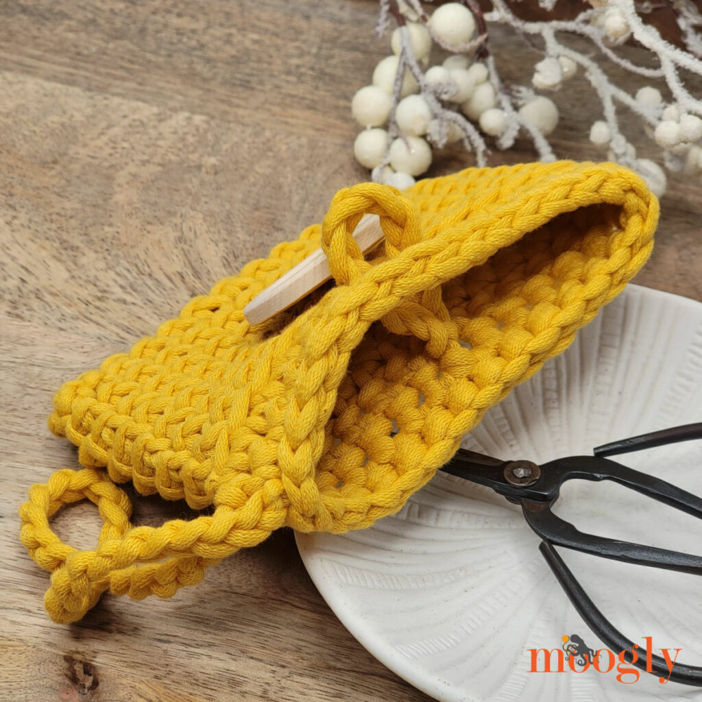 Discover the Stylish and Versatile Crochet Casual Pouch - Perfect for Any Occasion