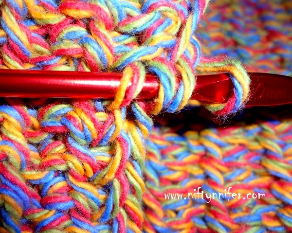 Create Your Own Charming Crocheted Dish Mat for a Practical Kitchen Touch