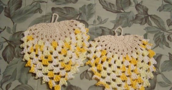 Create a Charming Crochet Strawberry Pot Holder for Your Kitchen Décor