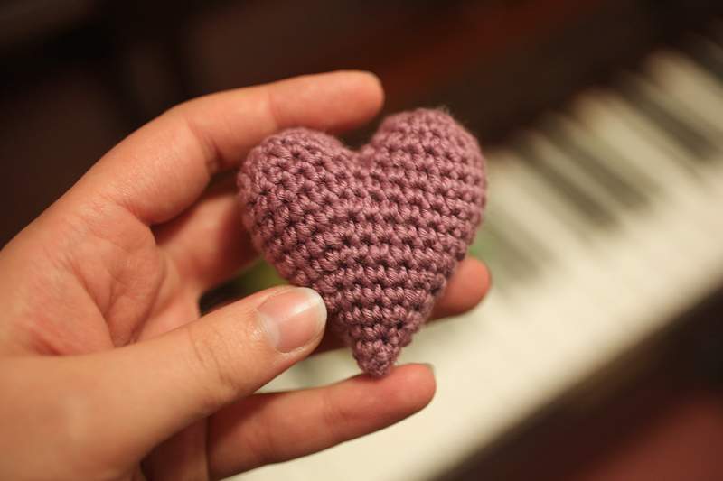 Create Beautiful Heart-Shaped Designs with Crochet: A Step-by-Step Guide