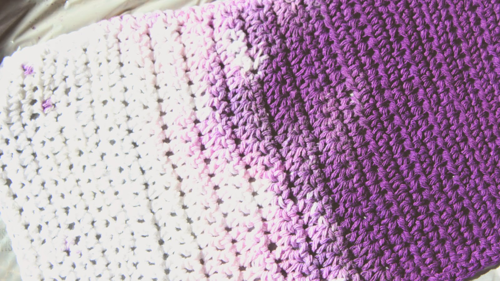 Create Your Own Crochet Dip Dyed Tote - Stylish and Practical Accessory
