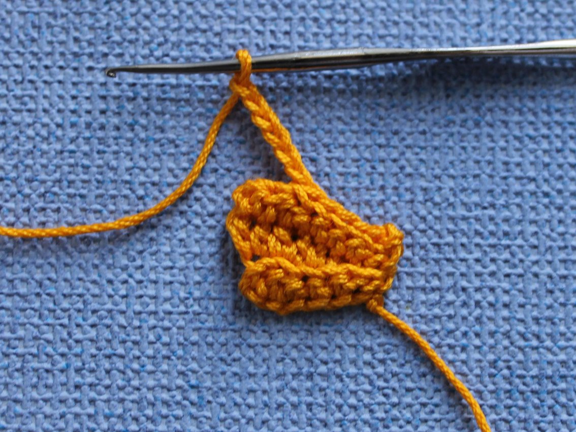 Learn How to Crochet a Summer Bracelet: Step-by-Step Guide for a Stylish Accessory