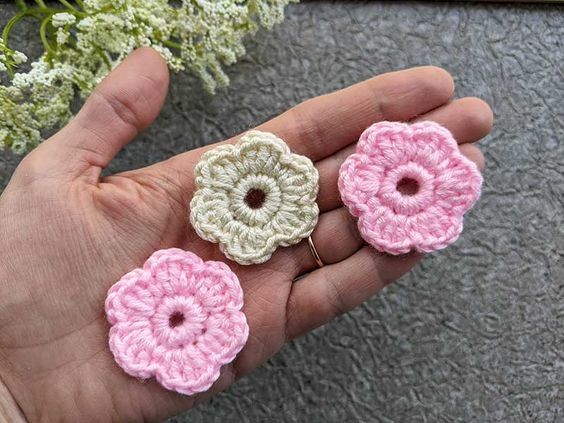 Create Charming Crochet Mini Flowers: A Beginner's Guide to Crafting Beautiful Embellishments Create Charming Crochet Mini Flowers: A Beginner's Guide to Crafting Beautiful Embellishments