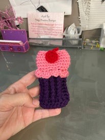 Create Adorable Crochet Cupcake Otter Pop Cozies for Your Summer Treats Create Adorable Crochet Cupcake Otter Pop Cozies for Your Summer Treats