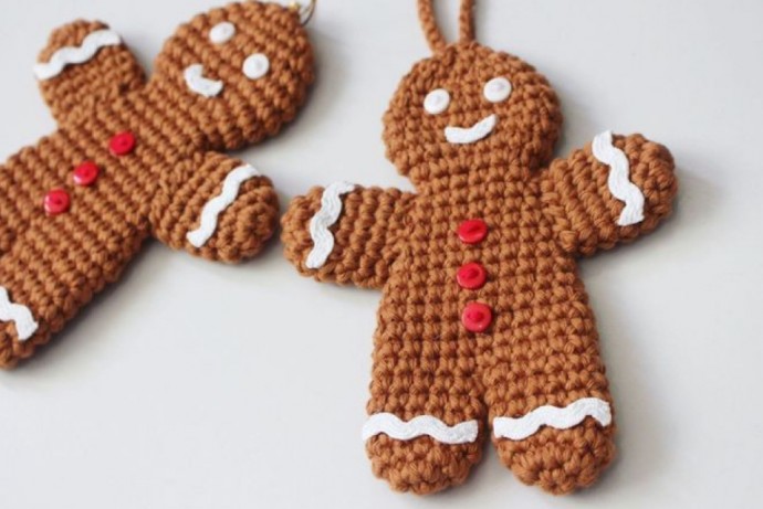 Crochet Gingerbread Man Ornament (Free Pattern)