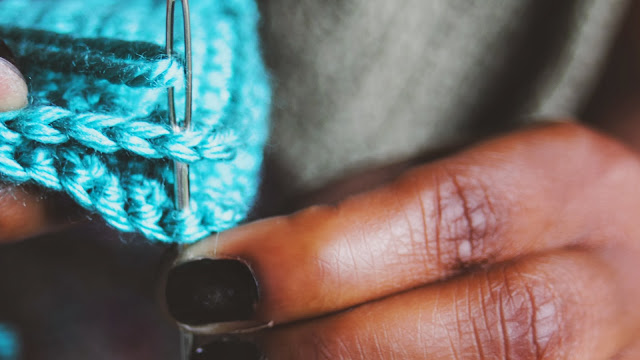 Create Your Own Crochet Fringe Cellphone Holder - Trendy and Practical Accessory