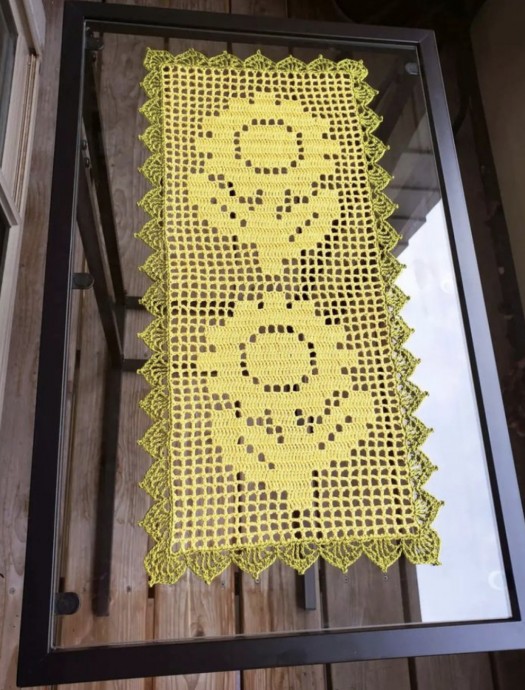 How to Crochet a Sunflower Table Runner