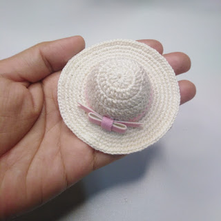 Create Your Own Stylish Crochet Floppy Hat for Summer Fun and Sun Protection