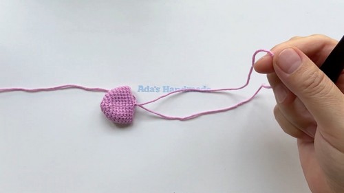 Craft Your Own Adorable Crochet Tulip Hair Tie for a Stylish Hair Accessory