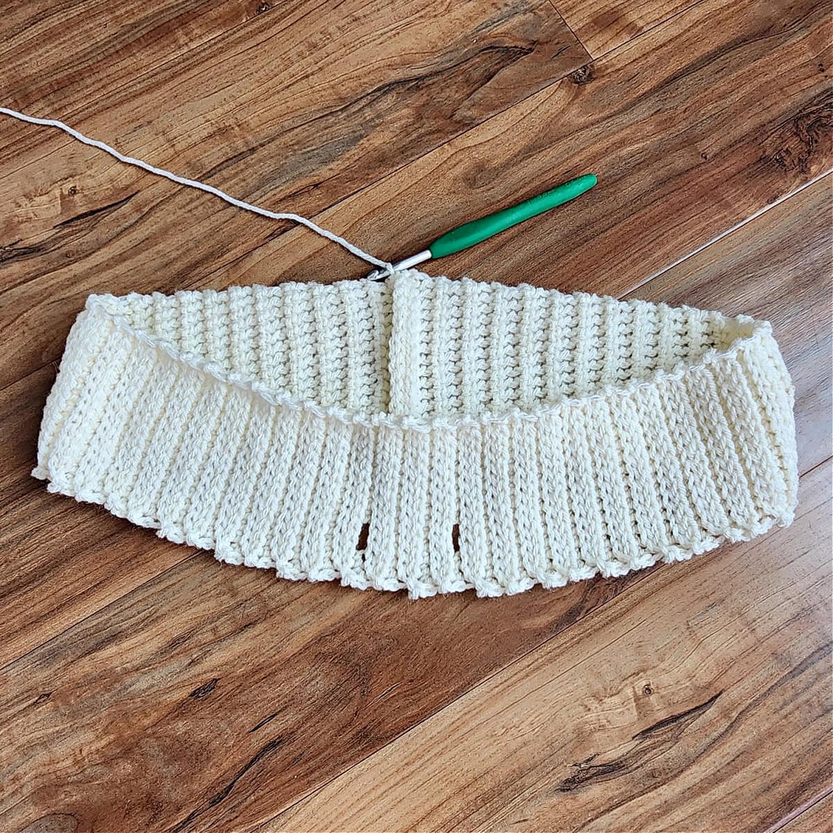 Cozy and Stylish Crochet Aurelia Cowl &ndash; Your Perfect Winter Accessory