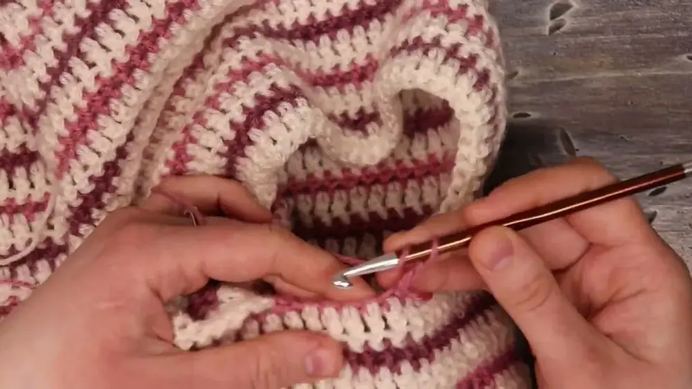 Create Your Own Cozy Crochet Raglan Sweater: A Step-by-Step Guide