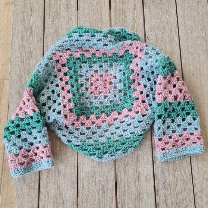 Cozy and Stylish Crochet Shoulder Snuggle Granny Shrug: A Perfect Accessory for Any Outfit Cozy and Stylish Crochet Shoulder Snuggle Granny Shrug: A Perfect Accessory for Any Outfit