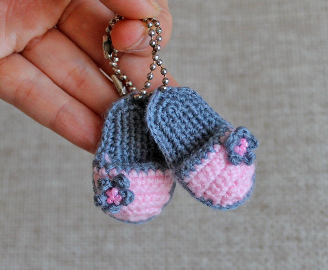Crochet Keychain Slippers: Step-by-Step Guide with Materials and Instructions