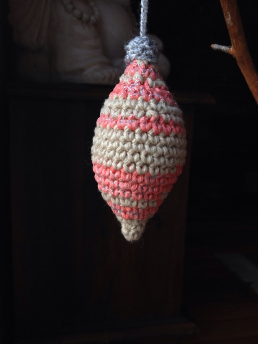 Create Charming Crochet Christmas Bulbs: A Festive DIY Project for the Holidays
