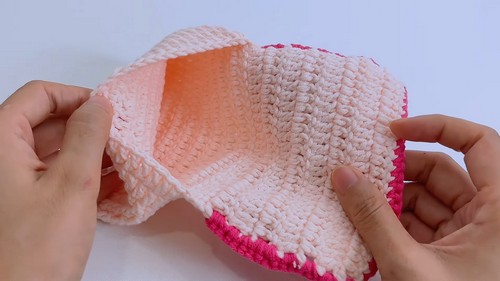 Create Your Own Crochet Bow Pouch: A Charming Accessory for Every Occasion
