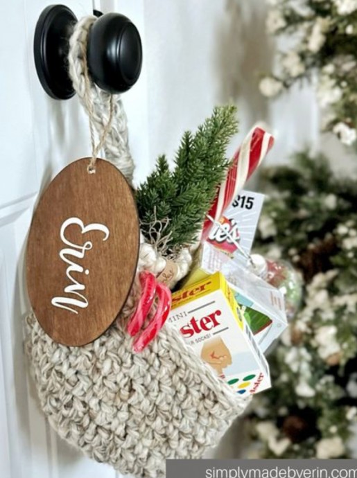 Create Your Own Charming Doorknob Hanging Basket with This Easy Crochet Tutorial Create Your Own Charming Doorknob Hanging Basket with This Easy Crochet Tutorial